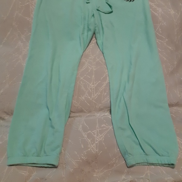 PINK v/s Green Cropped Sweatpants Size Xs - Picture 2 of 8